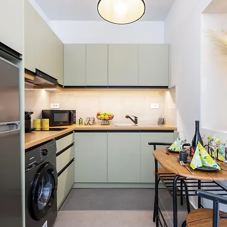 Aram's Port House Апартаменти