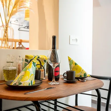 Апартаменти Aram's Port House *