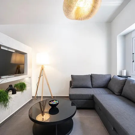 Aram's Port House Apartment