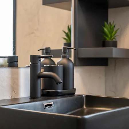 Aram's Port House Apartment *