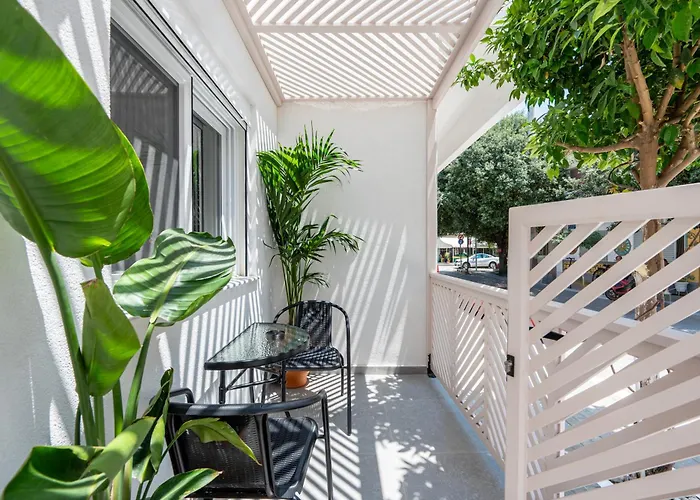 Aram's Port House Кос